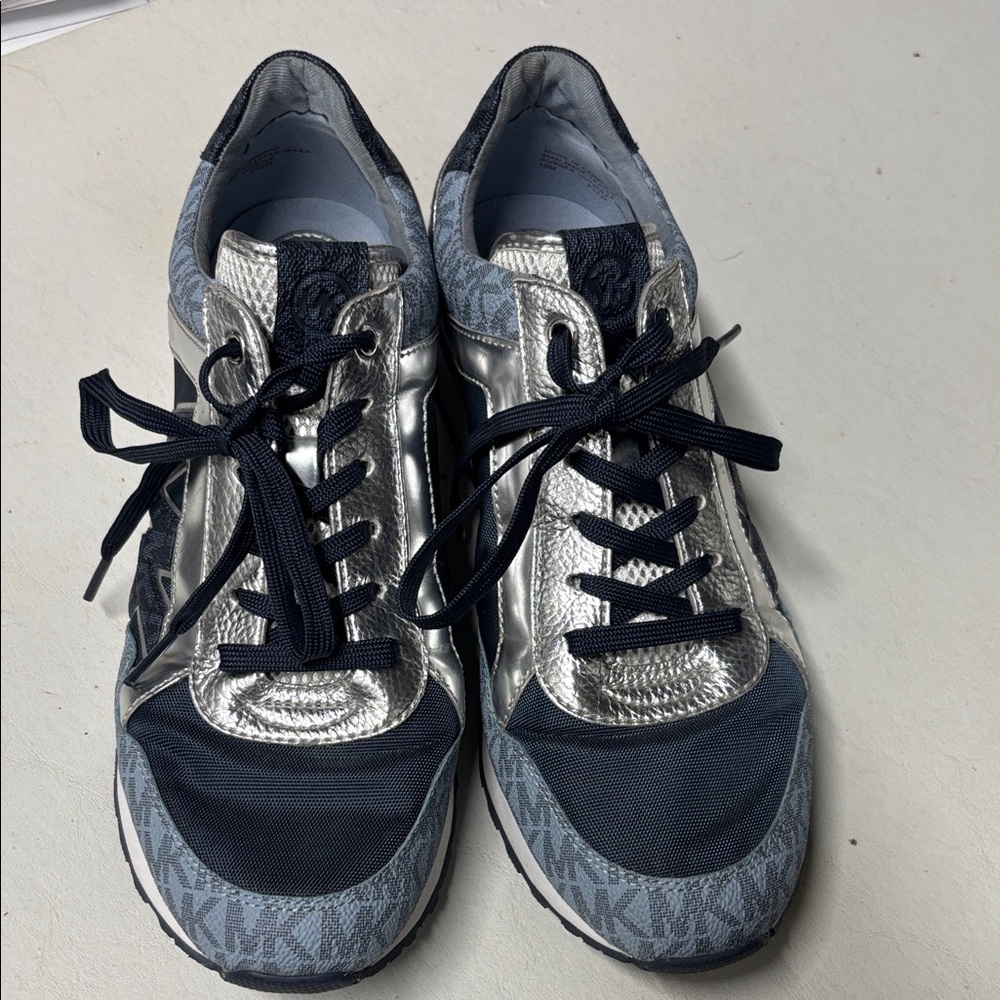 Michael, Michael Kors, metallic Silver, Blue logo, and white, size 10